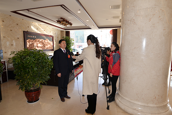 靖边县第十八届人民代表大会第三次会议代表接受采访