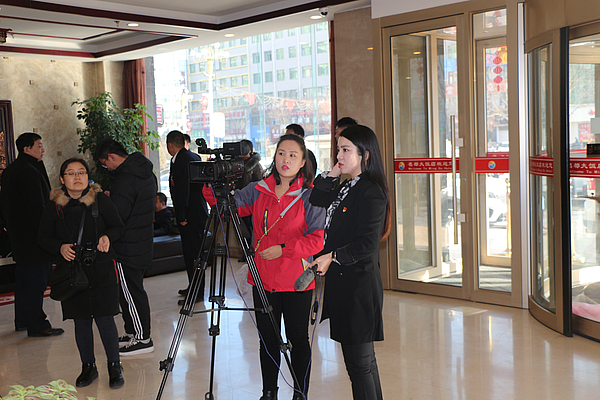 靖边县第十八届人民代表大会第三次会议会议期间采访的媒体记者