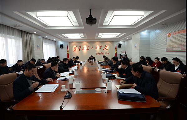 靖边县第十八届人民代表大会第三次会议分组讨论会现场