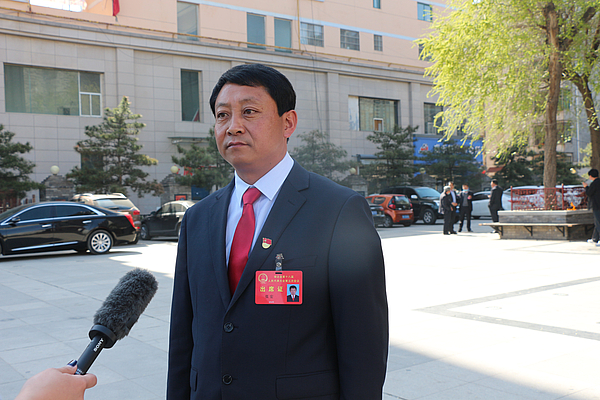 人大代表  张宏