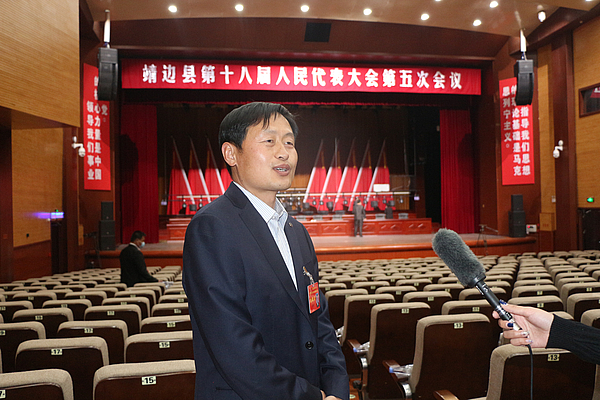 人大代表   尤国