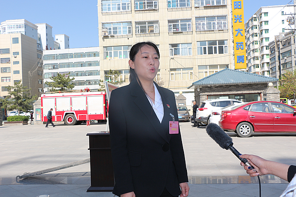 列席代表   黄佳