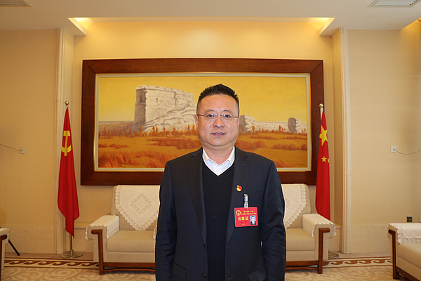 参会代表接受采访