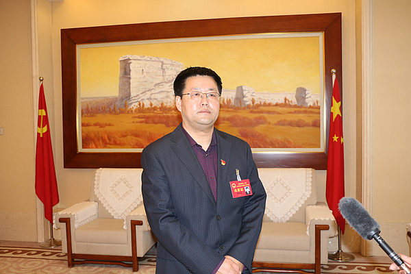 人大代表  曹琳露