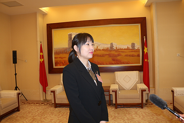 列席代表  黄佳